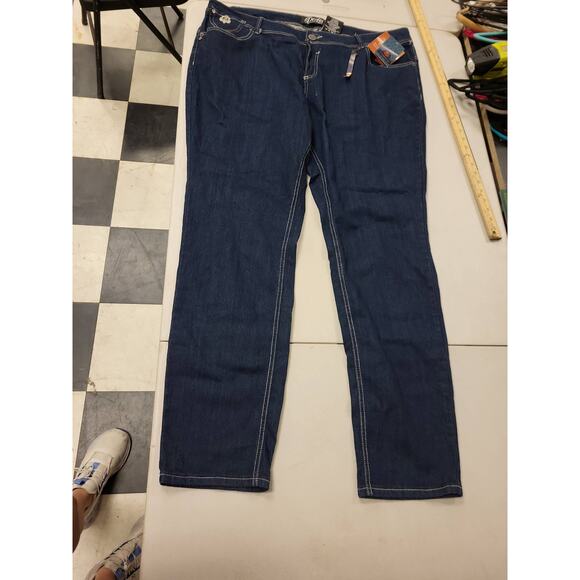 Dereon Jeans Womens Plus Size 24W Skinny Slim Denim Blue Embroidered Pockets - Picture 1 of 10